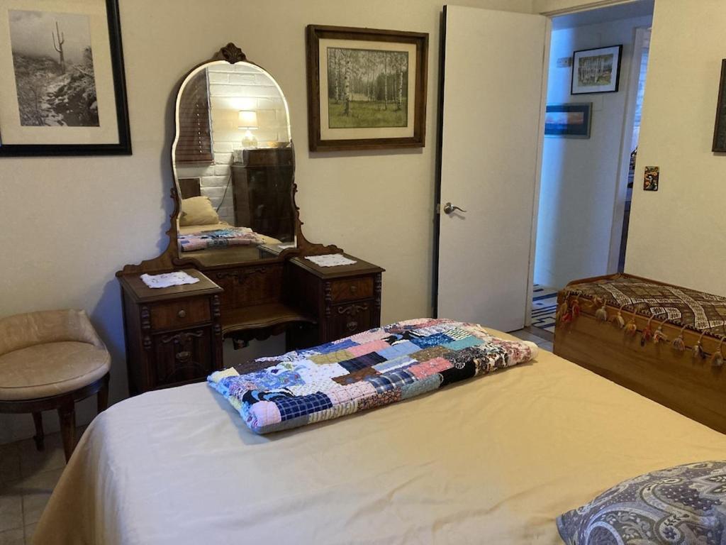 Casa Azul - Cute Centrally Located Adobe With Large Fenced Outdoor Living For Pets And Adults, Non-Smoking توسن المظهر الخارجي الصورة